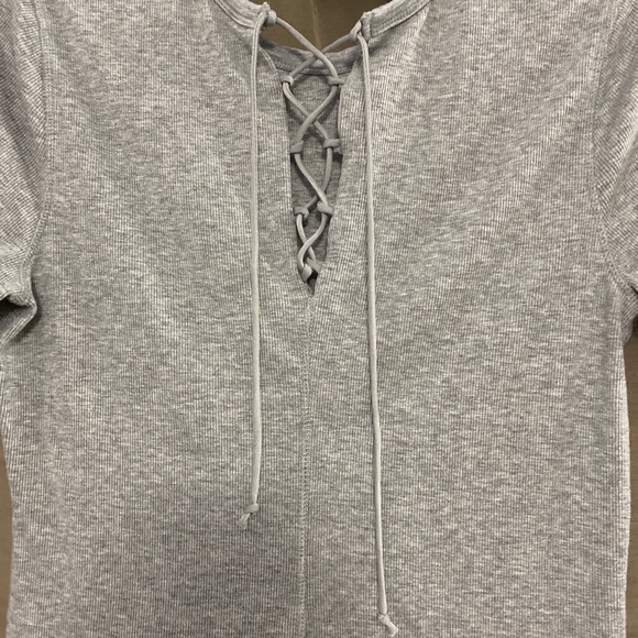 Who What Wear Gray Cross Back Shirt XL - Picture 2 of 5